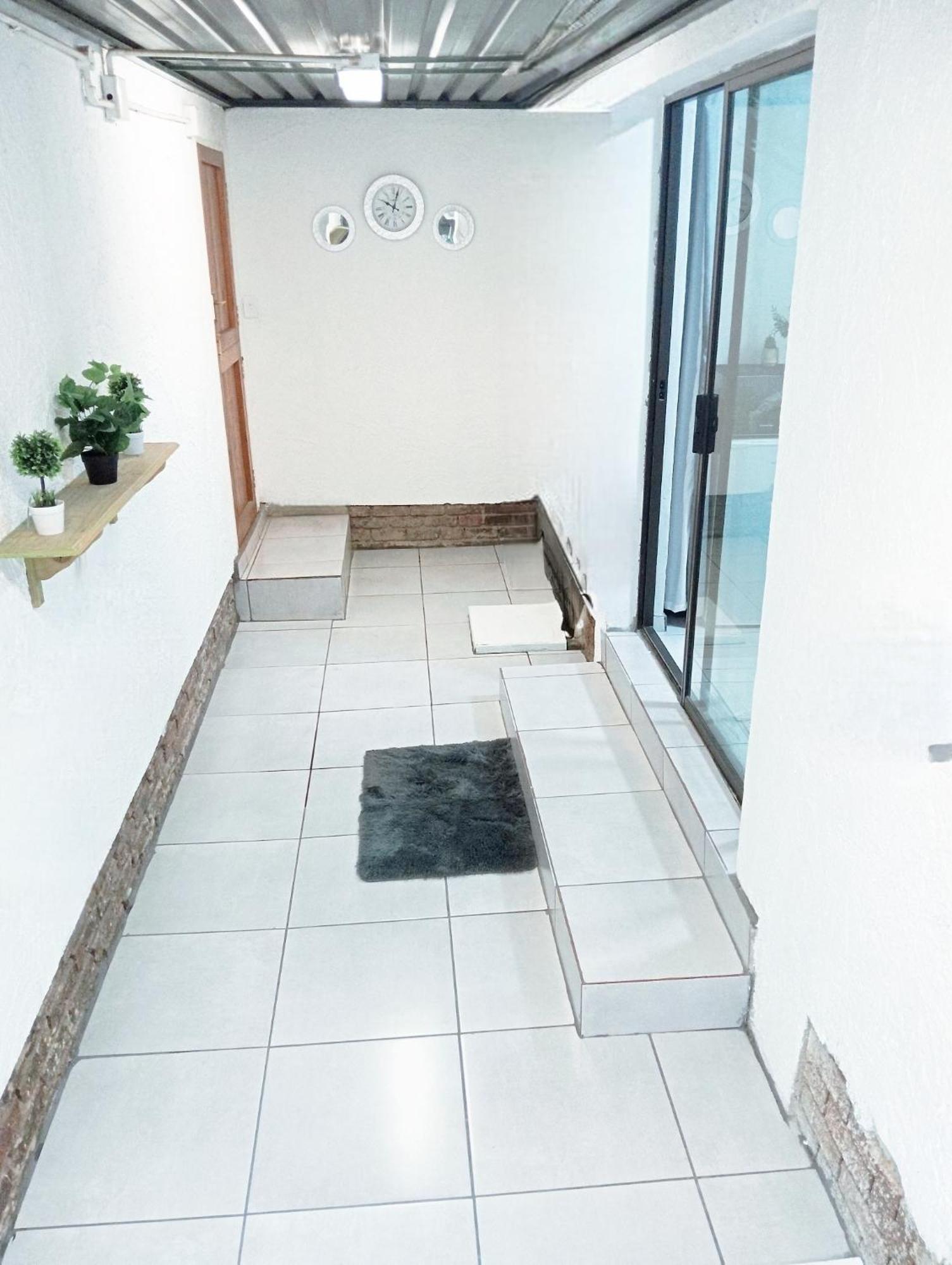 Appartamento Be Our Guest Near Or Tambo International Airport Boksburg Esterno foto